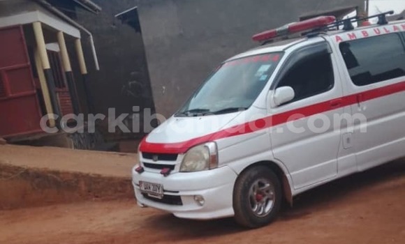 Nunua Ilio tumika Toyota Regius Nyeupe Gari ndani ya Kampala nchini Uganda Nunua Ilio tumika Toyota Regius Nyeupe Gari ndani ya Kampala nchini Uganda