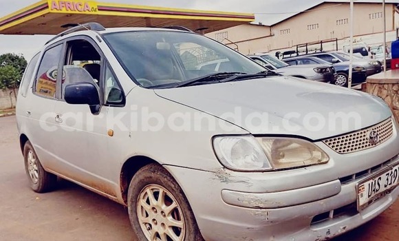 Nunua Ilio tumika Toyota Spacio Fedha Gari ndani ya Kampala nchini Uganda Nunua Ilio tumika Toyota Spacio Fedha Gari ndani ya Kampala nchini Uganda