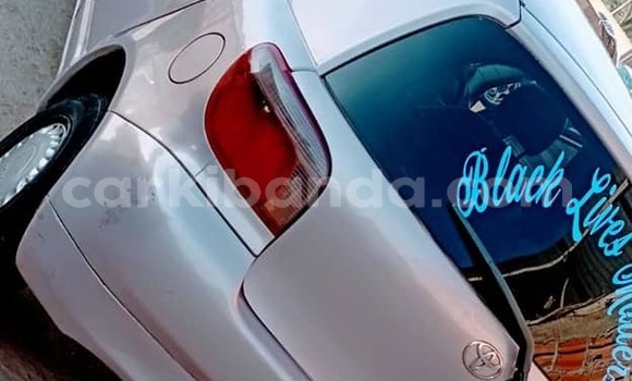 Nunua Ilio tumika Toyota Vitz Fedha Gari ndani ya Kampala nchini Uganda Nunua Ilio tumika Toyota Vitz Fedha Gari ndani ya Kampala nchini Uganda