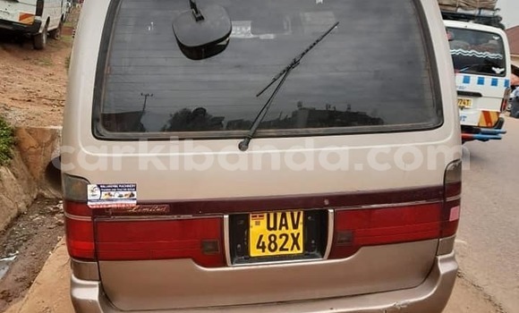 Nunua Ilio tumika Toyota Super Custom Brown Gari ndani ya Kampala nchini Uganda Nunua Ilio tumika Toyota Super Custom Brown Gari ndani ya Kampala nchini Uganda