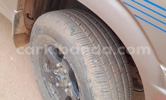 Nunua Ilio tumika Toyota Super Custom Brown Gari ndani ya Kampala nchini Uganda Nunua Ilio tumika Toyota Super Custom Brown Gari ndani ya Kampala nchini Uganda