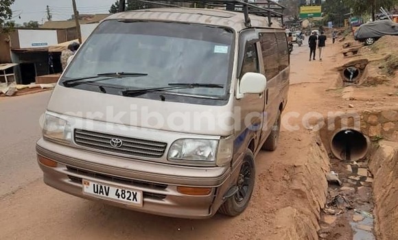 Nunua Ilio tumika Toyota Super Custom Brown Gari ndani ya Kampala nchini Uganda Nunua Ilio tumika Toyota Super Custom Brown Gari ndani ya Kampala nchini Uganda
