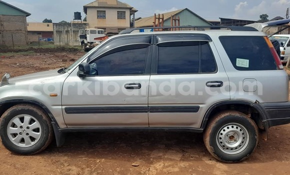 Nunua Ilio tumika Honda CR–V Fedha Gari ndani ya Kampala nchini Uganda