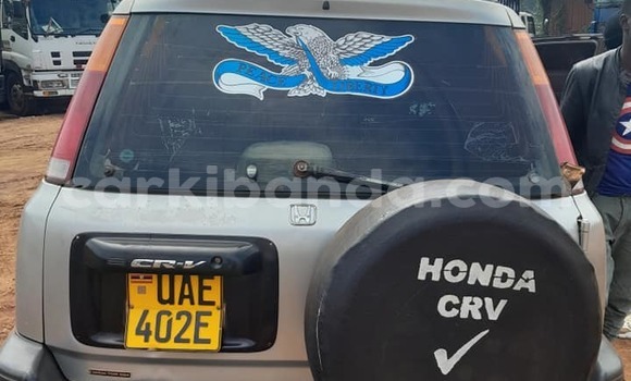 Nunua Ilio tumika Honda CR–V Fedha Gari ndani ya Kampala nchini Uganda Nunua Ilio tumika Honda CR–V Fedha Gari ndani ya Kampala nchini Uganda