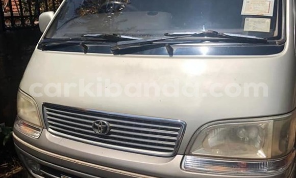 Nunua Ilio tumika Toyota Super Custom Brown Gari ndani ya Kampala nchini Uganda Nunua Ilio tumika Toyota Super Custom Brown Gari ndani ya Kampala nchini Uganda