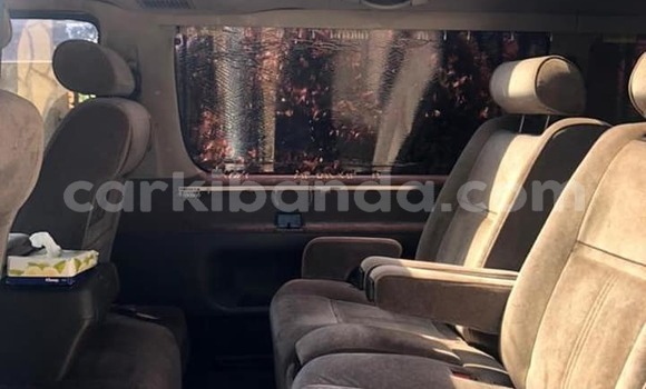 Nunua Ilio tumika Toyota Super Custom Brown Gari ndani ya Kampala nchini Uganda Nunua Ilio tumika Toyota Super Custom Brown Gari ndani ya Kampala nchini Uganda