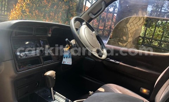 Nunua Ilio tumika Toyota Super Custom Brown Gari ndani ya Kampala nchini Uganda Nunua Ilio tumika Toyota Super Custom Brown Gari ndani ya Kampala nchini Uganda