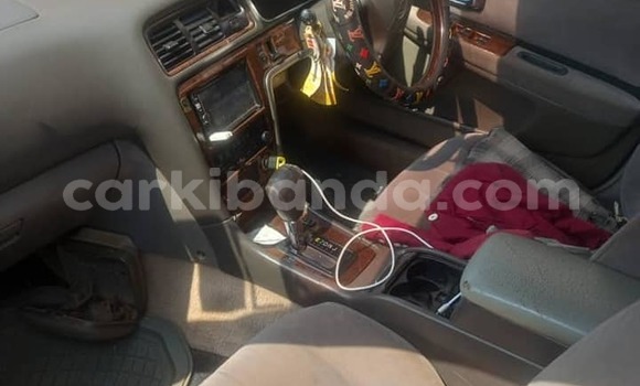 Nunua Ilio tumika Toyota Mark II Nyeupe Gari ndani ya Kampala nchini Uganda Nunua Ilio tumika Toyota Mark II Nyeupe Gari ndani ya Kampala nchini Uganda