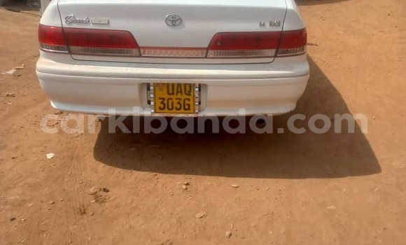 Nunua Ilio tumika Toyota Mark II Nyeupe Gari ndani ya Kampala nchini Uganda Nunua Ilio tumika Toyota Mark II Nyeupe Gari ndani ya Kampala nchini Uganda