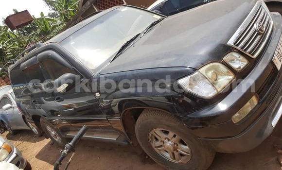 Nunua Ilio tumika Toyota Land Cruiser Nyeusi Gari ndani ya Kampala nchini Uganda Nunua Ilio tumika Toyota Land Cruiser Nyeusi Gari ndani ya Kampala nchini Uganda