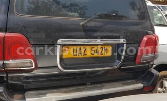 Nunua Ilio tumika Toyota Land Cruiser Nyeusi Gari ndani ya Kampala nchini Uganda Nunua Ilio tumika Toyota Land Cruiser Nyeusi Gari ndani ya Kampala nchini Uganda