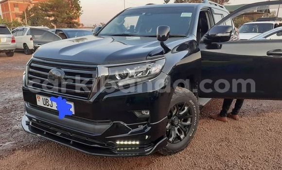 Nunua Ilio tumika Toyota Land Cruiser Prado Nyeusi Gari ndani ya Kampala nchini Uganda Nunua Ilio tumika Toyota Land Cruiser Prado Nyeusi Gari ndani ya Kampala nchini Uganda