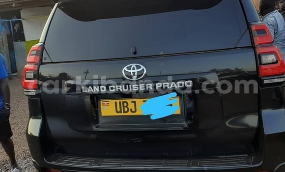 Nunua Ilio tumika Toyota Land Cruiser Prado Nyeusi Gari ndani ya Kampala nchini Uganda Nunua Ilio tumika Toyota Land Cruiser Prado Nyeusi Gari ndani ya Kampala nchini Uganda