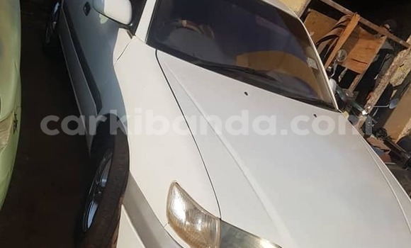 Nunua Ilio tumika Toyota Premio Nyeupe Gari ndani ya Kampala nchini Uganda