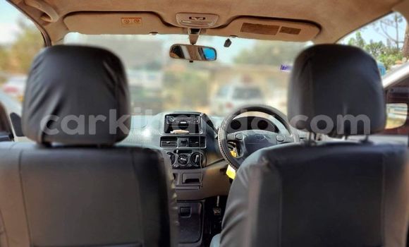 Nunua Ilio tumika Toyota Raum Fedha Gari ndani ya Kampala nchini Uganda Nunua Ilio tumika Toyota Raum Fedha Gari ndani ya Kampala nchini Uganda