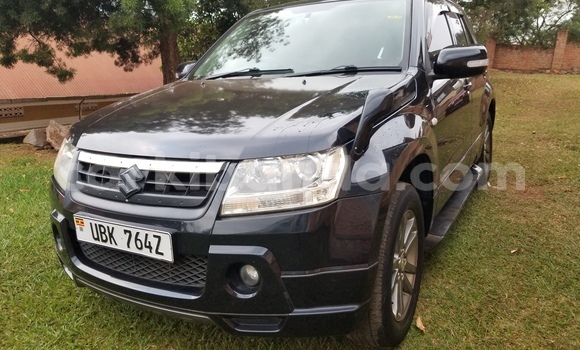 Gura Yakoze Suzuki Escudo Black Imodoka i Kampala mu Uganda