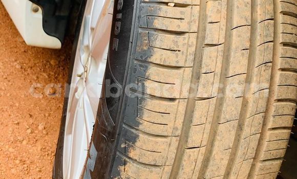 Acheter Occasion Voiture Toyota Mark X Blanc à Kampala, Ouganda Acheter Occasion Voiture Toyota Mark X Blanc à Kampala, Ouganda