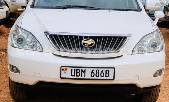 Acheter Occasion Voiture Toyota Harrier Blanc à Kampala, Ouganda