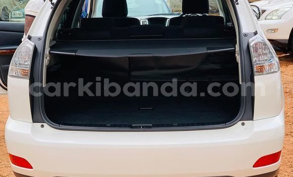 Acheter Occasion Voiture Toyota Harrier Blanc à Kampala, Ouganda Acheter Occasion Voiture Toyota Harrier Blanc à Kampala, Ouganda