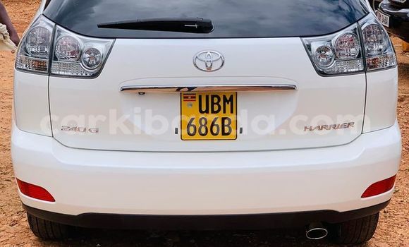 Acheter Occasion Voiture Toyota Harrier Blanc à Kampala, Ouganda Acheter Occasion Voiture Toyota Harrier Blanc à Kampala, Ouganda