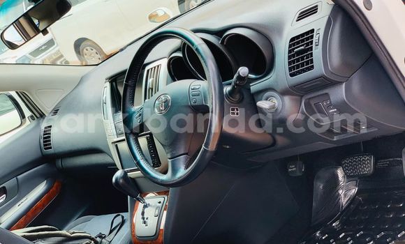 Acheter Occasion Voiture Toyota Harrier Blanc à Kampala, Ouganda Acheter Occasion Voiture Toyota Harrier Blanc à Kampala, Ouganda