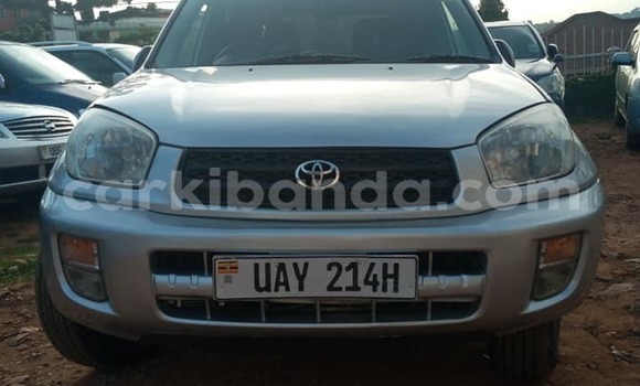Nunua Ilio tumika Toyota RAV4 Fedha Gari ndani ya Kampala nchini Uganda