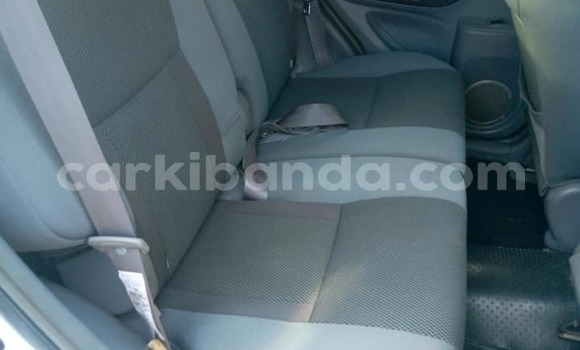 Acheter Occasion Voiture Toyota RAV4 Gris à Kampala, Ouganda Acheter Occasion Voiture Toyota RAV4 Gris à Kampala, Ouganda