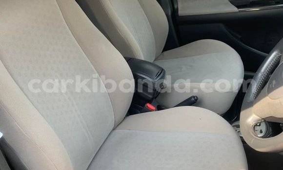 Acheter Occasion Voiture Toyota IST Bleu à Kampala, Ouganda Acheter Occasion Voiture Toyota IST Bleu à Kampala, Ouganda