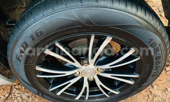 Acheter Occasion Voiture Toyota Allex Gris à Kampala, Ouganda Acheter Occasion Voiture Toyota Allex Gris à Kampala, Ouganda