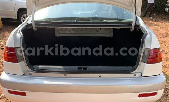 Acheter Occasion Voiture Toyota Premio Blanc à Kampala, Ouganda Acheter Occasion Voiture Toyota Premio Blanc à Kampala, Ouganda