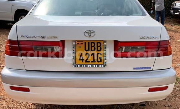 Acheter Occasion Voiture Toyota Premio Blanc à Kampala, Ouganda Acheter Occasion Voiture Toyota Premio Blanc à Kampala, Ouganda