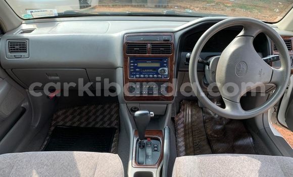 Acheter Occasion Voiture Toyota Premio Blanc à Kampala, Ouganda Acheter Occasion Voiture Toyota Premio Blanc à Kampala, Ouganda