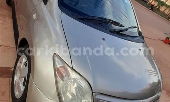 Gura Yakoze Toyota IST Silver Imodoka i Kampala mu Uganda