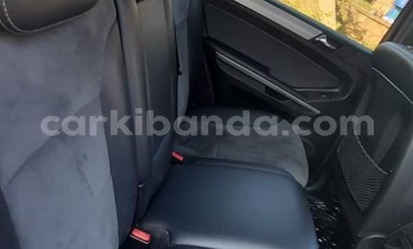 Gura Yakoze Mercedes‒Benz ML–Class Silver Imodoka i Kampala mu Uganda Gura Yakoze Mercedes‒Benz ML–Class Silver Imodoka i Kampala mu Uganda