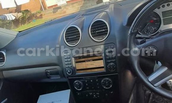 Gura Yakoze Mercedes‒Benz ML–Class Silver Imodoka i Kampala mu Uganda Gura Yakoze Mercedes‒Benz ML–Class Silver Imodoka i Kampala mu Uganda