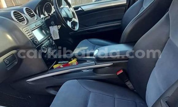 Gura Yakoze Mercedes‒Benz ML–Class Silver Imodoka i Kampala mu Uganda Gura Yakoze Mercedes‒Benz ML–Class Silver Imodoka i Kampala mu Uganda