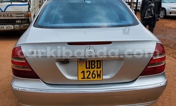 Gura Yakoze Mercedes‒Benz E–Class Silver Imodoka i Kampala mu Uganda Gura Yakoze Mercedes‒Benz E–Class Silver Imodoka i Kampala mu Uganda