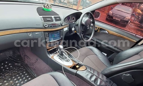 Gura Yakoze Mercedes‒Benz E–Class Silver Imodoka i Kampala mu Uganda Gura Yakoze Mercedes‒Benz E–Class Silver Imodoka i Kampala mu Uganda