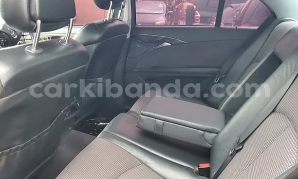 Gura Yakoze Mercedes‒Benz E–Class Silver Imodoka i Kampala mu Uganda Gura Yakoze Mercedes‒Benz E–Class Silver Imodoka i Kampala mu Uganda