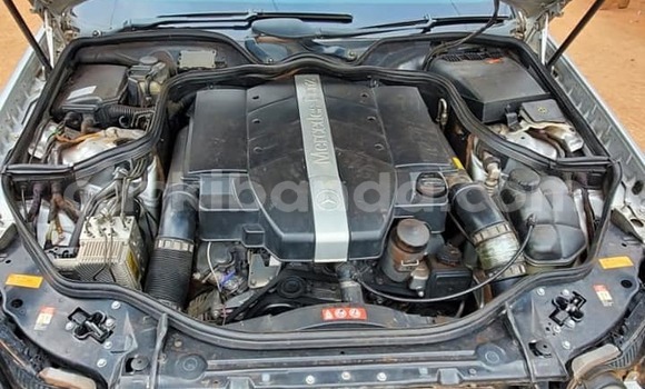 Gura Yakoze Mercedes‒Benz E–Class Silver Imodoka i Kampala mu Uganda Gura Yakoze Mercedes‒Benz E–Class Silver Imodoka i Kampala mu Uganda