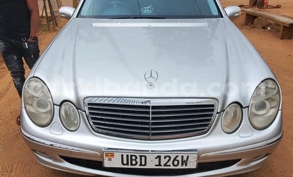 Gura Yakoze Mercedes‒Benz E–Class Silver Imodoka i Kampala mu Uganda Gura Yakoze Mercedes‒Benz E–Class Silver Imodoka i Kampala mu Uganda