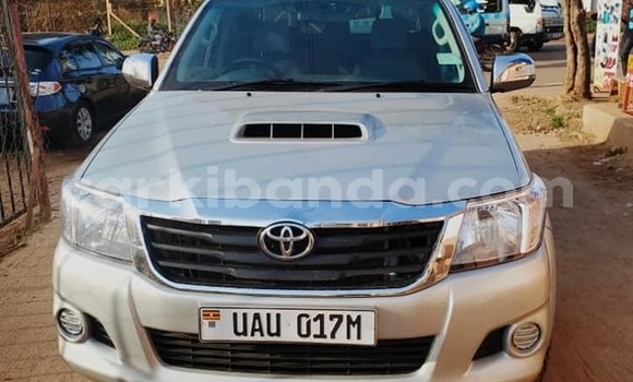 Nunua Ilio tumika Toyota Hilux Fedha Gari ndani ya Kampala nchini Uganda Nunua Ilio tumika Toyota Hilux Fedha Gari ndani ya Kampala nchini Uganda
