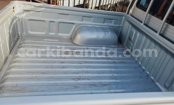 Acheter Occasion Voiture Toyota Hilux Gris à Kampala, Ouganda Acheter Occasion Voiture Toyota Hilux Gris à Kampala, Ouganda