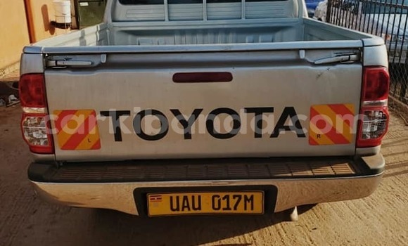 Acheter Occasion Voiture Toyota Hilux Gris à Kampala, Ouganda Acheter Occasion Voiture Toyota Hilux Gris à Kampala, Ouganda