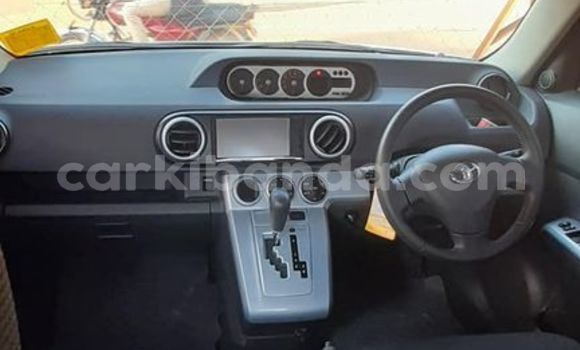 Gura Yakoze Toyota Corolla Rumion Silver Imodoka i Kampala mu Uganda Gura Yakoze Toyota Corolla Rumion Silver Imodoka i Kampala mu Uganda