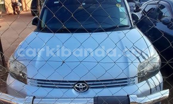 Gura Yakoze Toyota Corolla Rumion Silver Imodoka i Kampala mu Uganda Gura Yakoze Toyota Corolla Rumion Silver Imodoka i Kampala mu Uganda