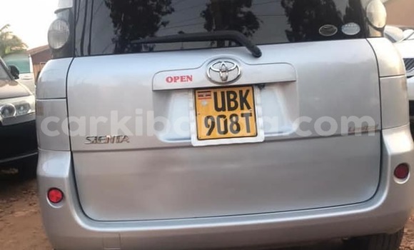 Gura Yakoze Toyota Sienta Silver Imodoka i Kampala mu Uganda Gura Yakoze Toyota Sienta Silver Imodoka i Kampala mu Uganda