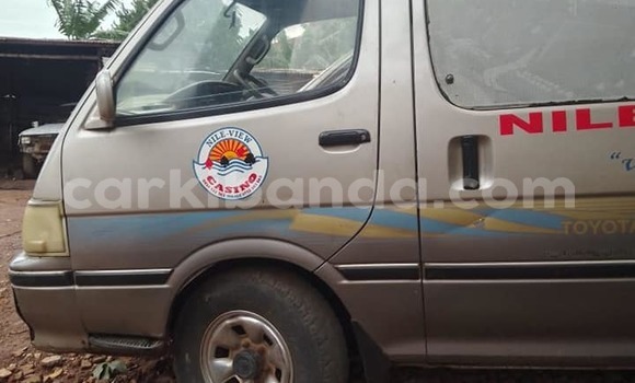 Gura Yakoze Toyota Super Custom Brown Imodoka i Kampala mu Uganda Gura Yakoze Toyota Super Custom Brown Imodoka i Kampala mu Uganda