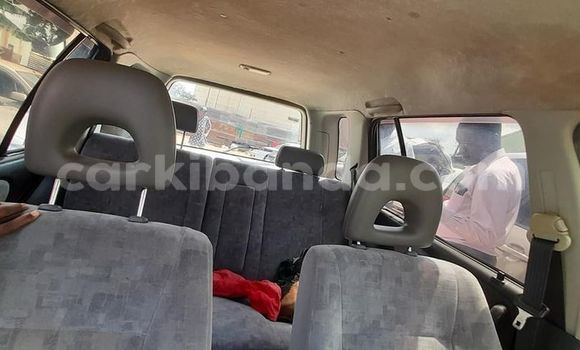 Acheter Occasion Voiture Toyota Raum Blanc à Kampala, Ouganda Acheter Occasion Voiture Toyota Raum Blanc à Kampala, Ouganda