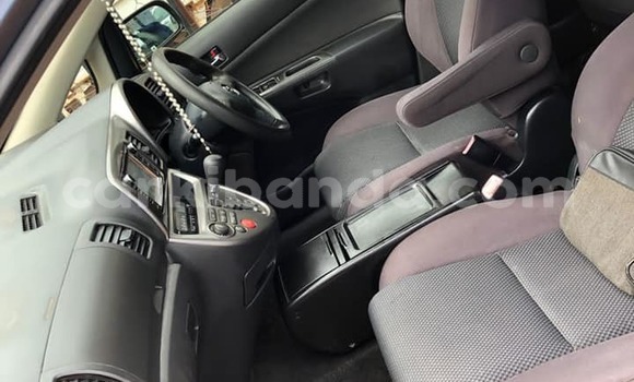 Acheter Occasion Voiture Toyota Wish Bleu à Kampala, Ouganda Acheter Occasion Voiture Toyota Wish Bleu à Kampala, Ouganda